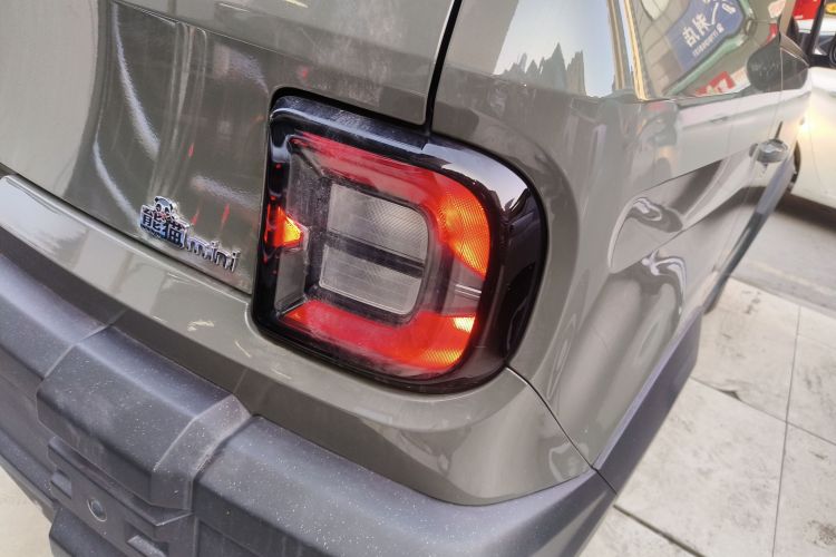 吉利银河 2024款 200km 熊猫骑士车身外观6006