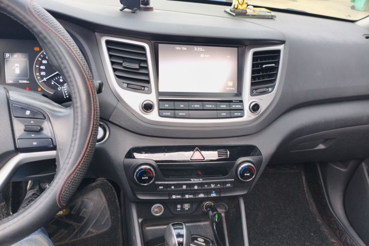 现代 途胜 2018款 1.6T 双离合两驱15周年特别版中控内饰16