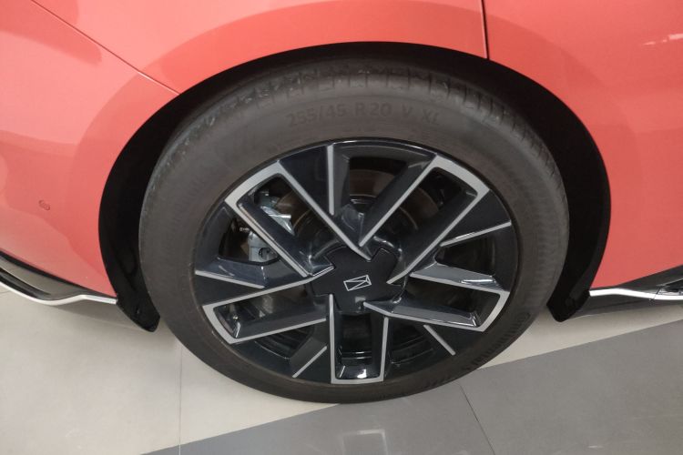 阿维塔06 2025款 Pro增程版车身外观6008