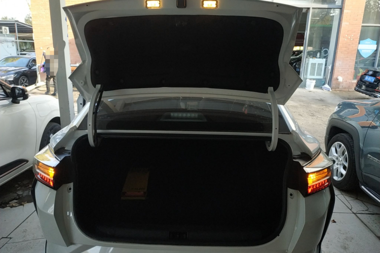 东风风神 奕炫 2023款 马赫版 1.5L 自动追影版机舱底盘23