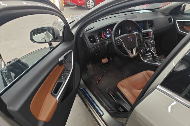 沃尔沃S60 2015款 S60L T5 智驭版中控内饰7003