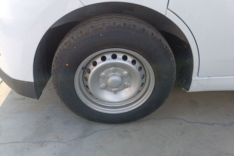 五菱汽车 五菱扬光 2025款 400km 客车版舒适型车身外观6007