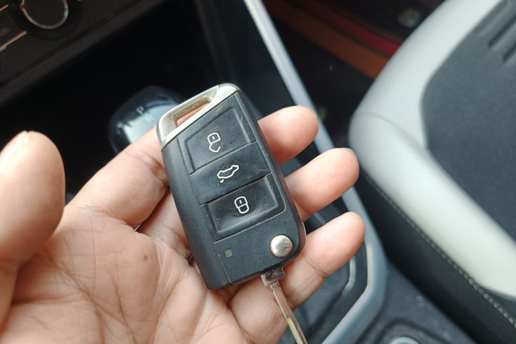 大众 Polo 2023款  Plus 1.5L 自动炫彩科技版中控内饰7001