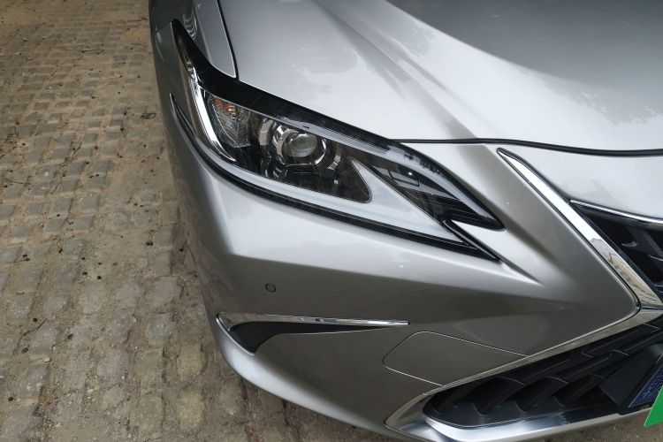 雷克萨斯ES 2022款 200 卓越版车身外观8