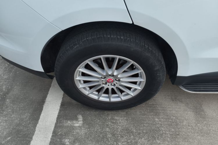 捷豹F-PACE 2018款 2.0T 两驱都市尊享版车身外观6008
