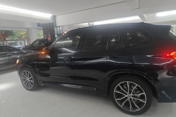 宝马X3 2022款 xDrive30i 领先型 M曜夜套装车身外观4