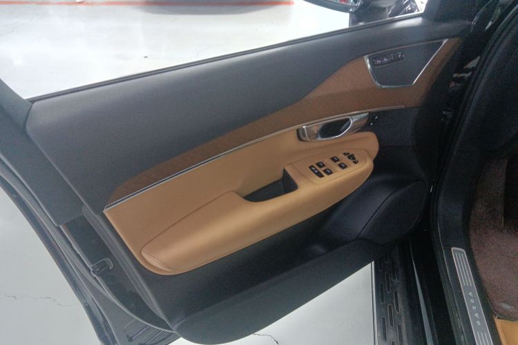 沃尔沃XC90 2018款 T6 智雅版 7座中控内饰47