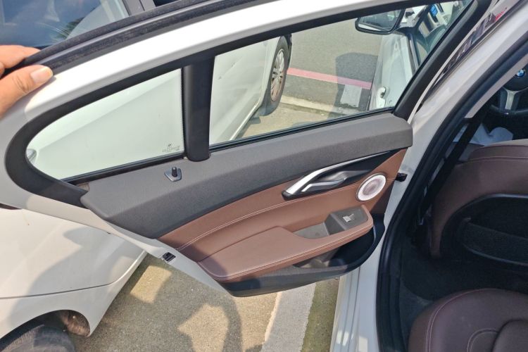 宝马1系 2021款 120i M运动曜夜版中控内饰49