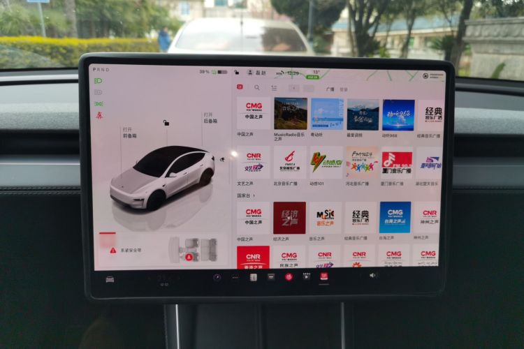 特斯拉 Model Y 2025款 后轮驱动版中控内饰16