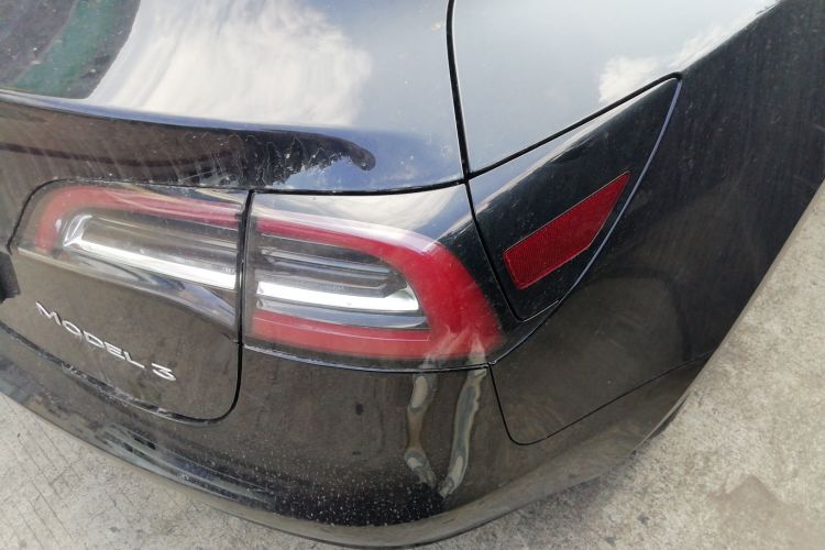 特斯拉 Model 3 2020款 改款 长续航后轮驱动版车身外观9