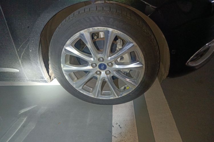 福特 金牛座 2017款 EcoBoost 325 V6旗舰型车身外观10