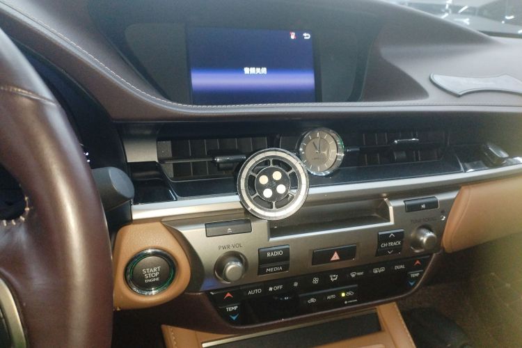雷克萨斯ES 2015款 200 精英版中控内饰16