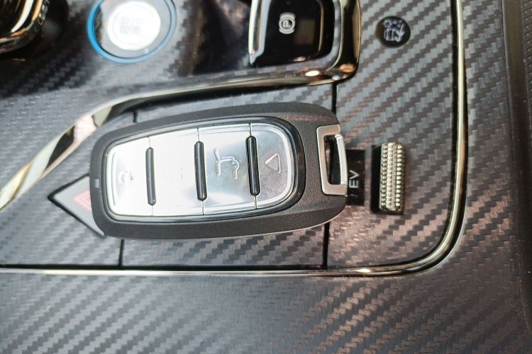 比亚迪 汉 2025款 DM-i 125KM精英型中控内饰7001