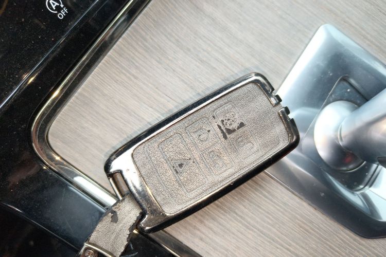 路虎 揽胜极光新能源 2022款 极光L P300e 插电式电动混合版中控内饰11