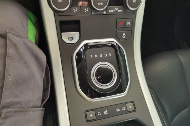 路虎 揽胜极光 2015款 2.0T 五门锐动版中控内饰18