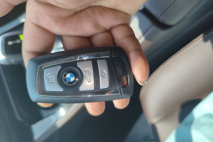 宝马5系 2017款 525Li 豪华设计套装中控内饰7001