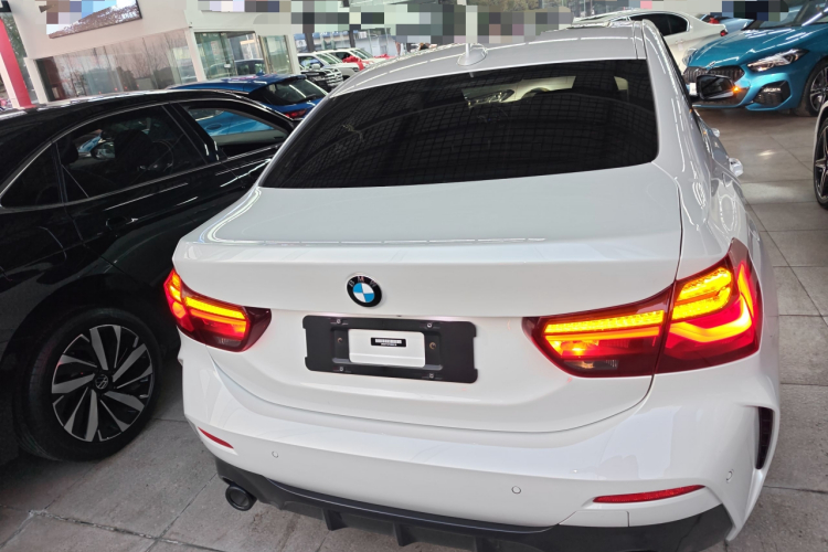 宝马1系 2023款 125i M运动曜夜版车身外观6004