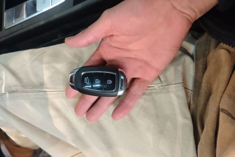 现代 伊兰特 2021款 1.5L CVT LUX尊贵版中控内饰7001