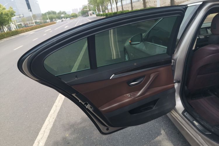 宝马5系 2014款 525Li 豪华设计套装中控内饰7008