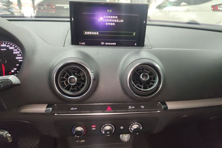 奥迪A3 2018款 30周年年型 Limousine 35 TFSI 进取型中控内饰16