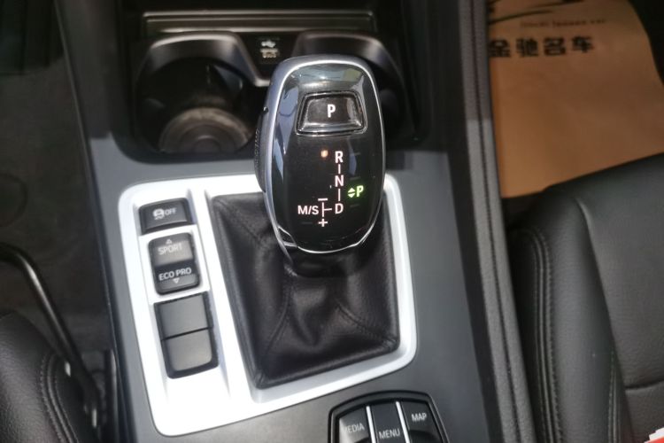 宝马1系 2021款 改款 120i M运动版局部细节18