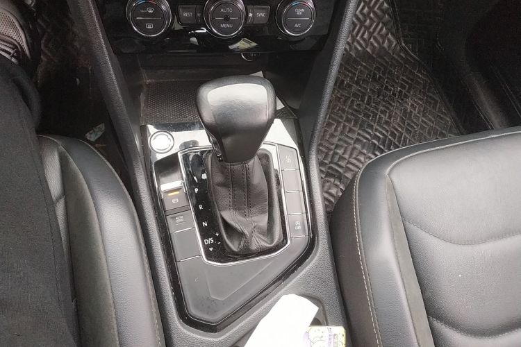 大众 途观L 2021款 330TSI 自动两驱智享版中控内饰18