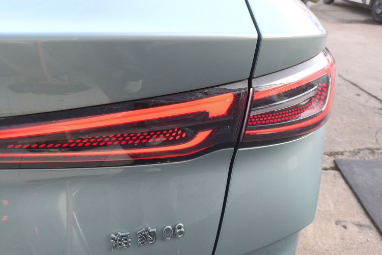 比亚迪 海豹06新能源 2024款 DM-i 80KM尊贵型车身外观9