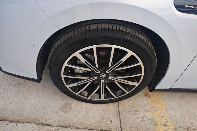 零跑汽车 零跑B01 2025款 650激光雷达版车身外观6002