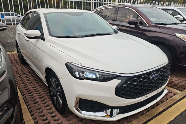 福特 福睿斯 2021款 1.5L 自动钻石版车身外观3