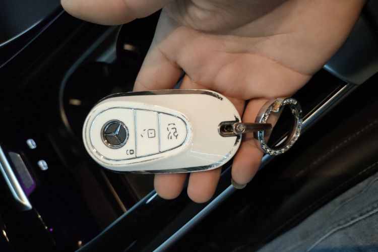 奔驰C级 2025款 C 260 L 运动版中控内饰7001