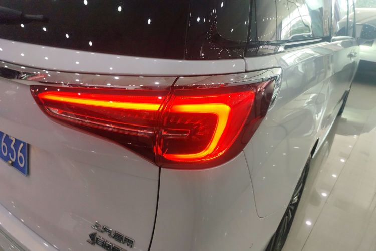 别克GL8 2022款 ES陆尊 653T 旗舰型车身外观9