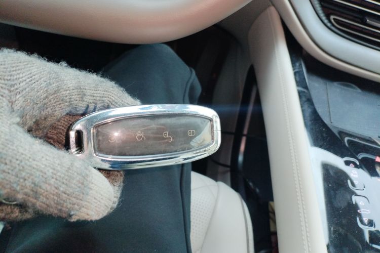 腾势D9 2022款 DM-i 1040 尊贵型中控内饰11