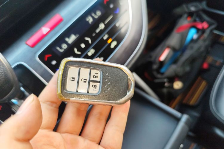 本田 艾力绅 2016款 2.4L 豪华版中控内饰7001