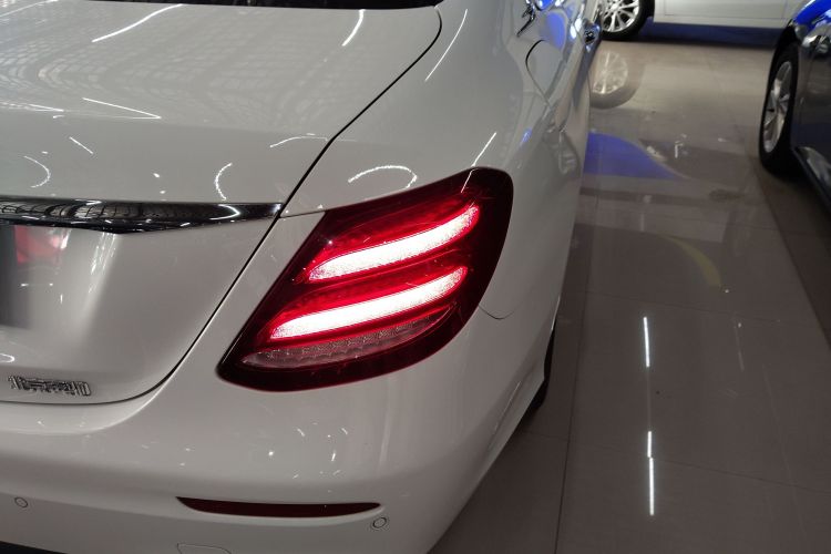 奔驰E级 2020款 改款 E 300 L 运动时尚型车身外观6006