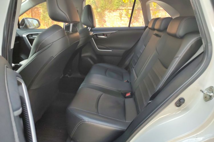 丰田 威兰达 2022款 2.0L CVT两驱豪华PLUS版中控内饰7004