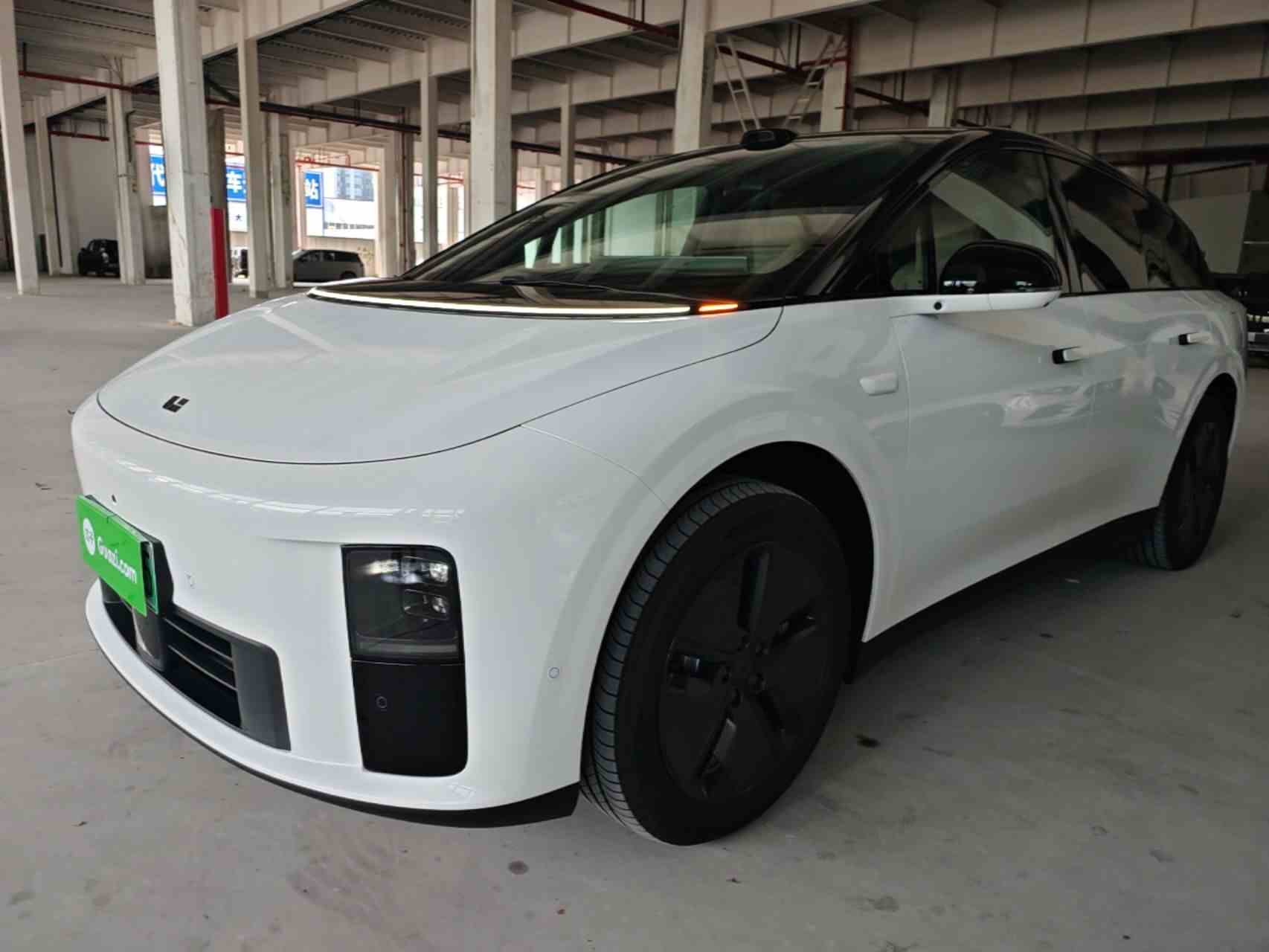 理想汽车 理想i6 2025款 两驱标准版(2)