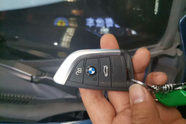 宝马1系 2023款 125i M运动曜夜版中控内饰11