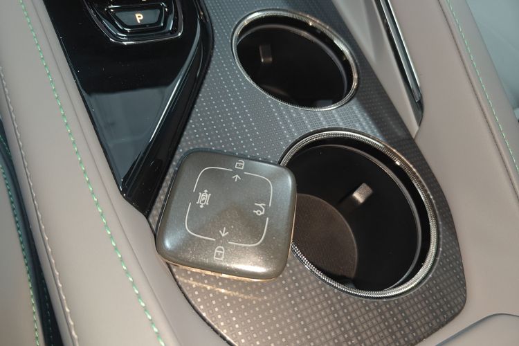 极氪001 2023款 WE版 100kWh中控内饰7001