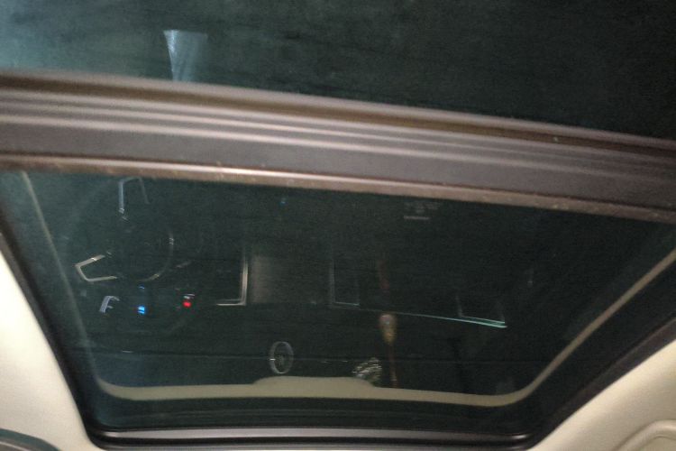 众泰SR9 2017款 2.0T 自动极致之梦版中控内饰22