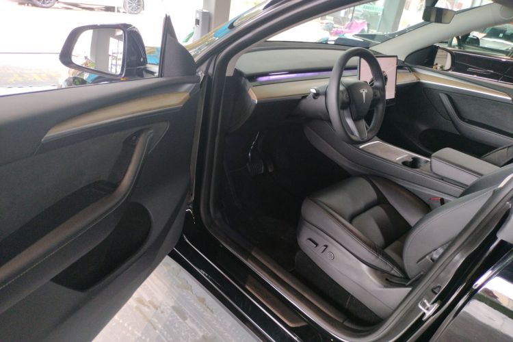 特斯拉 Model Y 2022款 改款 后轮驱动版中控内饰7003