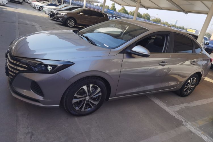 长安 逸动 2021款 PLUS 1.6L GDI CVT豪华型车身外观4