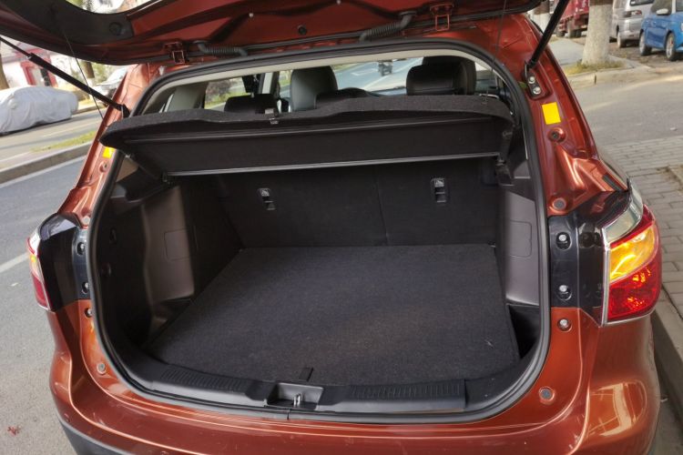 铃木 骁途 2017款 1.6L CVT两驱都市时尚型机舱底盘23