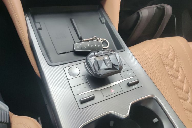 比亚迪 宋L DM-i 2024款 112km 超越型中控内饰18