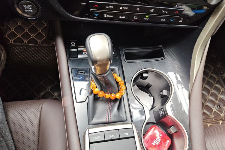 雷克萨斯RX 2020款 改款 300 四驱典雅版中控内饰18