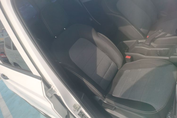 五菱汽车 五菱宏光PLUS 2020款 1.5L 手动标准型 5座局部细节41