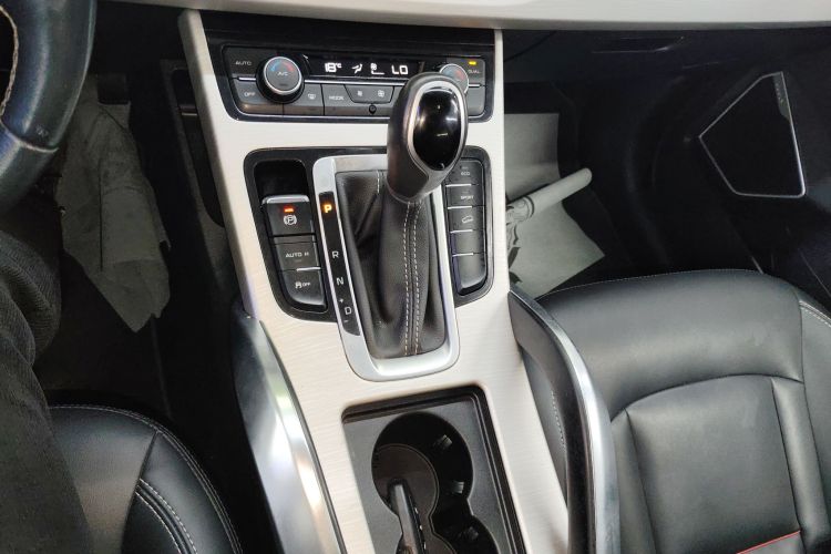 吉利汽车 博越 2018款 1.8TD 自动两驱智雅型中控内饰18