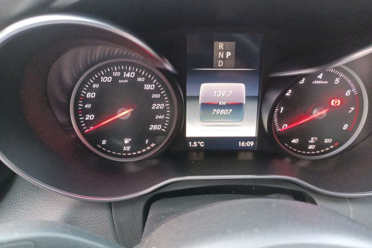 奔驰C级 2017款 改款 C 200 运动版中控内饰15