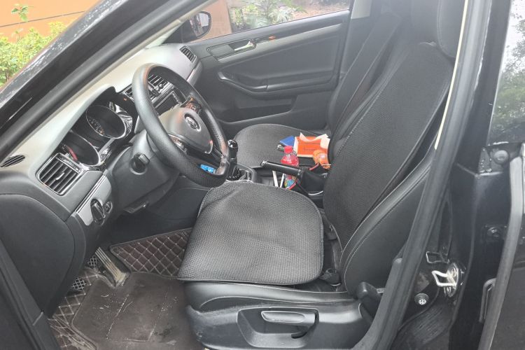 大众 速腾 2018款 1.6L 手动舒适型中控内饰19