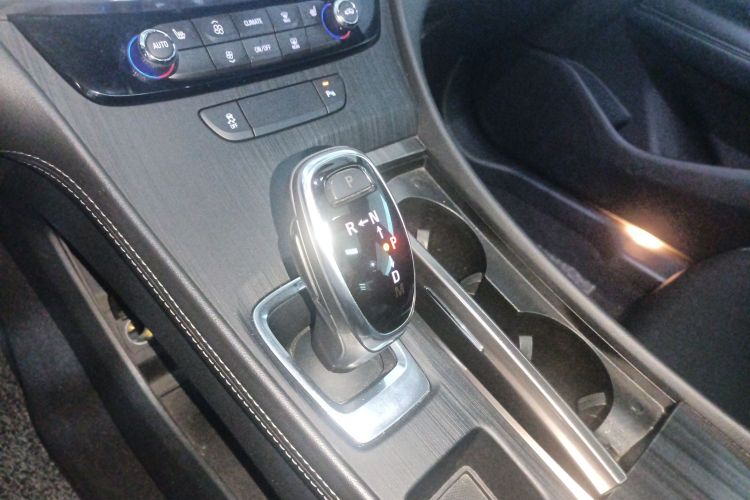 别克 君越 2021款 552T 豪华型中控内饰18