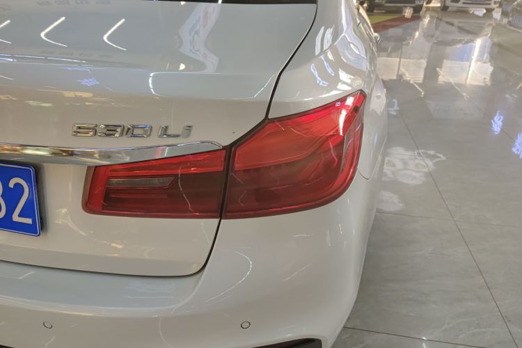 宝马5系 2018款 530Li xDrive M运动套装车身外观9